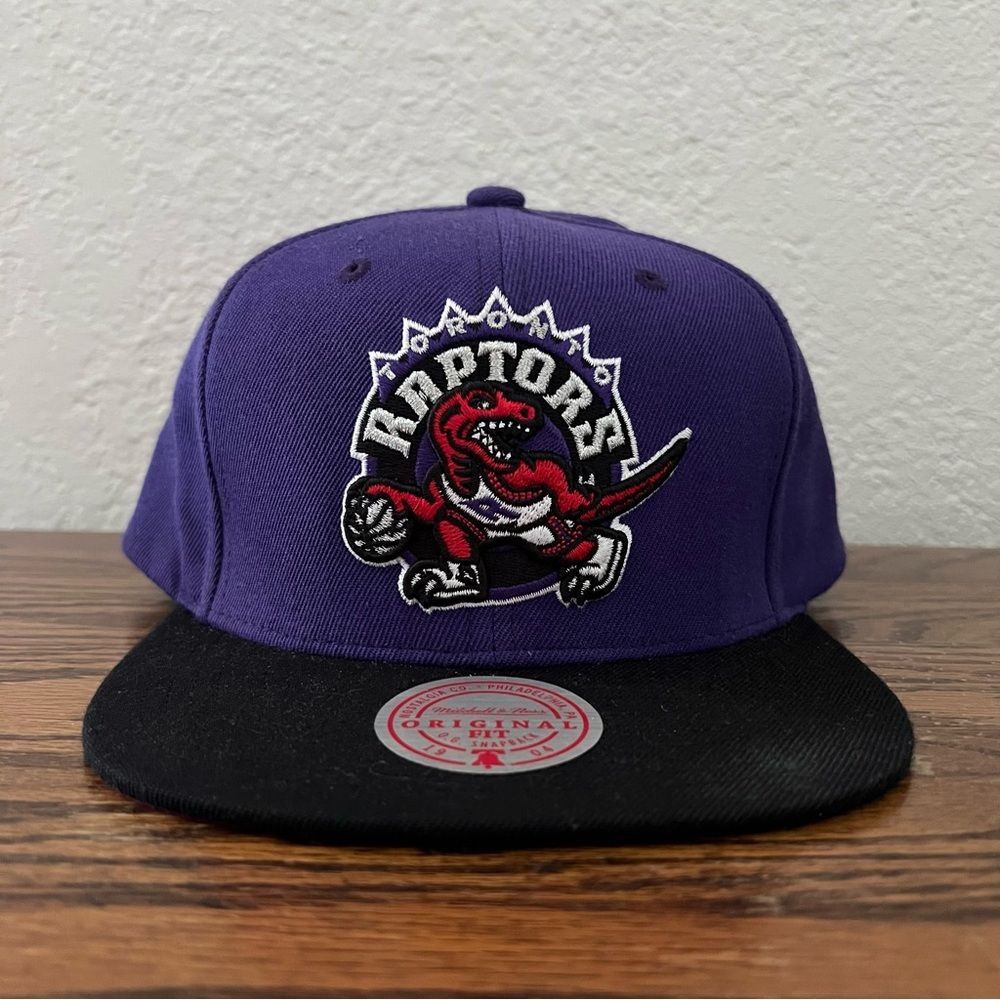 Mitchell & Ness 2 Tone Classic HWC Toronto Raptors Snapback Hat